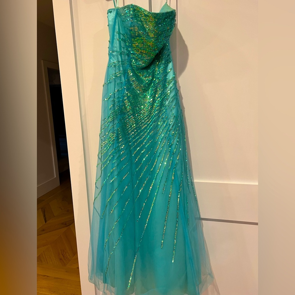 Beautiful teal sequenced dress. Catches light amazing